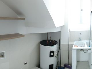 CASA MODERNA EN CONJUNTO CERRADO TUMBACO