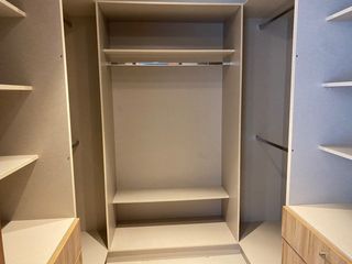 SE ARRIENDA MODERNO DEPTO EN EDIFICIO EXCLUSIVO CUMBAYA (Sector Santa Lucía Alta)