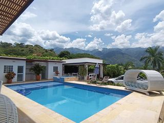 VENTA DE CABAÑA MODERNA EN SAN JERONIMO