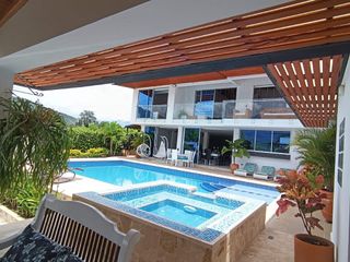 VENTA DE CABAÑA MODERNA EN SAN JERONIMO