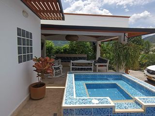 VENTA DE CABAÑA MODERNA EN SAN JERONIMO