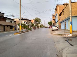 Venta de Casa en Avenida Comercial en Villa El Salvador