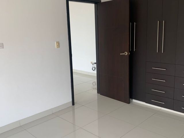 ALQUILO AMPLIA CASA EN SAMBORONDÓN - 1 DORMITORIO EN LA PLANTA BAJA