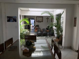 Foto 1 de Venta de Hostal y Locales Comerciales Laureles