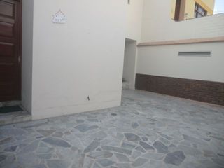 Oferta ,vendo linda casa frente a parque en excelente ubicación en Maranga !