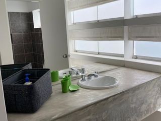 Moderna, impecable y preciosa casa de playa en en exclusivo condominio de playa (km 65Panamericana Sur).Excelente ubicación con 2 vistas, una hacia el mar y otra hacia un parque.