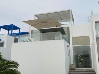 Moderna, impecable y preciosa casa de playa en en exclusivo condominio de playa (km 65Panamericana Sur).Excelente ubicación con 2 vistas, una hacia el mar y otra hacia un parque.