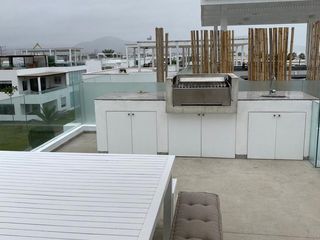 Moderna, impecable y preciosa casa de playa en en exclusivo condominio de playa (km 65Panamericana Sur).Excelente ubicación con 2 vistas, una hacia el mar y otra hacia un parque.