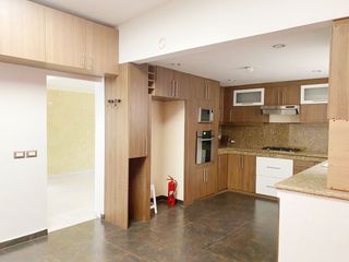 Foto 2 de Venta de Casa Alborada Décima Etapa - con linda remodelación cerca a la Rotonda y City Mall