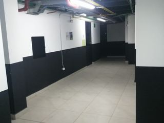 Foto 2 de EDIFICIO 860 m2 AV 10 DE AGOSTO CERCA ANACIONES UNIDAS