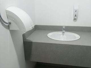Foto 10 de EDIFICIO 860 m2 AV 10 DE AGOSTO CERCA ANACIONES UNIDAS