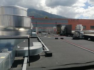Foto 16 de EDIFICIO 860 m2 AV 10 DE AGOSTO CERCA ANACIONES UNIDAS