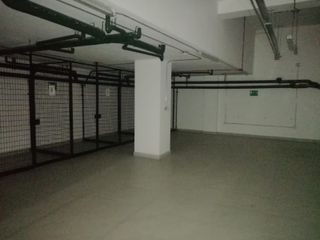 Foto 3 de EDIFICIO 860 m2 AV 10 DE AGOSTO CERCA ANACIONES UNIDAS