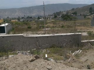 Foto 11 de Venta de Terreno Mitad del Mundo Via Calacalí 8.400 m²  Negociable