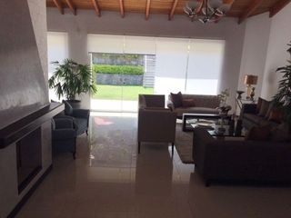 Foto 2 de Hermosa residencia en La Planicie