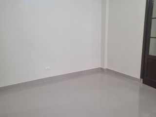Foto 2 de OFICINA ALQUILER CON LICENCIA     38 m2 CERCADO LIMA CERCA JR CAMANA HOSPITAL SISOL