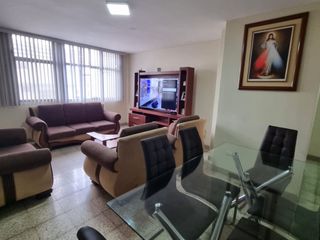 Departamento en Venta en el Centro de Guayaquil, 2 Habitaciones, 1Baño, Remodelado