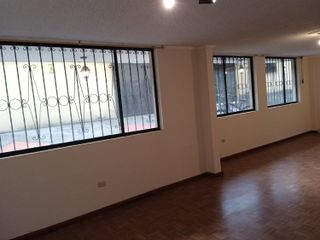 OPORTUNIDAD Urbanización privada El Condado venta amplio y confortable departamento de 230 m2. 3 dormitorios, en planta baja.