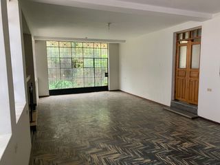 Foto 2 de Vendo linda casa de 3 pisos  mas Tienda  -  En esquina  - Pio Pata - Huancayo –