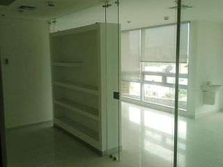 ARRIENDO AMPLIO CONSULTORIO CLINICA NUEVA MEDICADIZ.