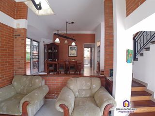 Casa en sector campestre de 4 alcobas en venta, Sabaneta Las Lomitas
