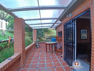 Casa en sector campestre de 4 alcobas en venta, Sabaneta Las Lomitas
