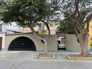 Foto 1 de Excelente casa como terreno en Calle Papini, San Borja