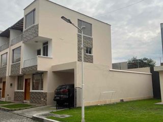 Casa de Venta en el sector la Riviera, La Armenia, Quito