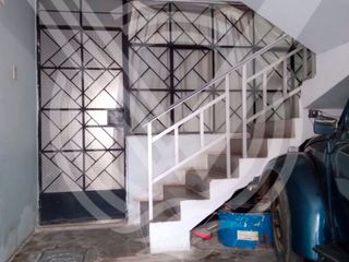 Foto 10 de OCASIÓN: CASA DE TRES PISOS EN SAN MARTIN DE PORRAS