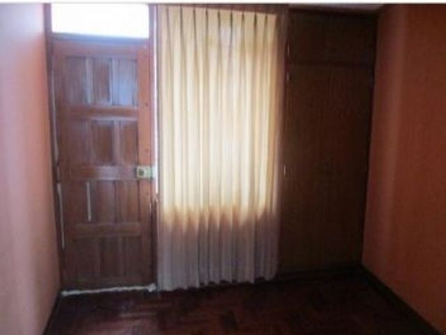 VENDO CASA DE 266.05M2 EN CALLE TAHUAYCANI – SACHACA; CERCA A AVENIDAS PRINCIPALES.