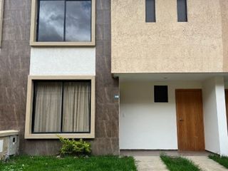 HERMOSA CASA UBICADA DENTRO DE UNA URBANIZACIÓN CÓMODA Y SEGURA