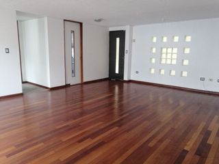 Venta de departamento de 116m2 de construcción en la calle Yaupi y Mariana de Jesus.