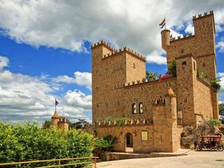 Foto 6 de Lamas acoge bien a los visitantes, es un lugar increíble para vivir. La casa está a solo una cuadra de su Plaza.