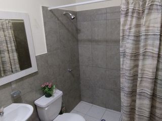 Foto 11 de casa comercial de venta en manta