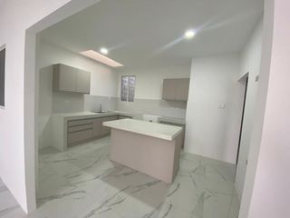 Foto 1 de Casa de Venta en Vía San Mateo, Manta, Ecuador