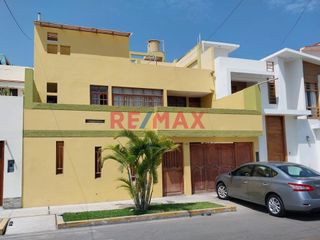 Foto 3 de Vendo Bonita Casa. Av Las Gaviotas De Nuevo Chimbote. 03 Pisos ID 1066682