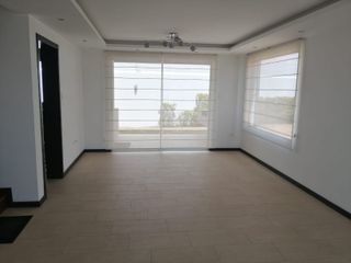 Foto 2 de OPORTUNIDAD CASA AMPLIA 260m2 3 HABITACIONES SAN JUAN CUMBAYA