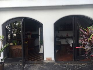 Foto 2 de EXCELENTE CASA, ARQUITECTURA MUY CALIDA CON GRAN TERRAZA