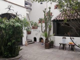 Foto 3 de EXCELENTE CASA, ARQUITECTURA MUY CALIDA CON GRAN TERRAZA