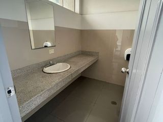 Foto 10 de VENTA O ALQUILER DE OFICINA COMERCIAL EN AV. PRINCIPAL, SANTA CATALINA