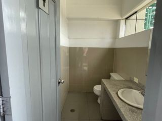 Foto 15 de VENTA O ALQUILER DE OFICINA COMERCIAL EN AV. PRINCIPAL, SANTA CATALINA