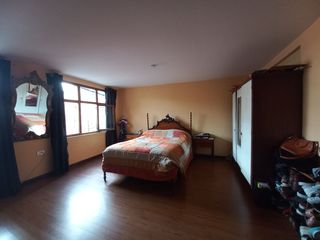 Foto 5 de CASA DE TRES DEPARTAMENTOS Y AREA VERDE EN VENTA, EN EL CENTRO DE LA CIUDAD SECTOR UNIVERSIDAD CATOLICA