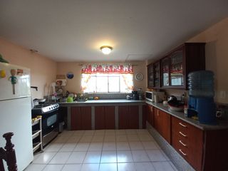 Foto 4 de CASA DE TRES DEPARTAMENTOS Y AREA VERDE EN VENTA, EN EL CENTRO DE LA CIUDAD SECTOR UNIVERSIDAD CATOLICA