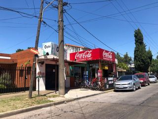 Foto 2 de Castelar - Venta - Lote Propio con Mejoras