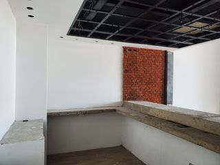 Foto 10 de Local Comercial de alquiler en Av. León Febres Cordero, Galería Comercial.