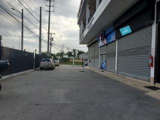 Foto 1 de Local Comercial de alquiler en Av. León Febres Cordero, Galería Comercial.
