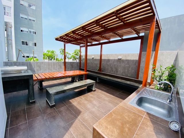 Venta Departamento bien implementado e iluminado 3dorm 2b + servicio + 1estac.- Surquillo