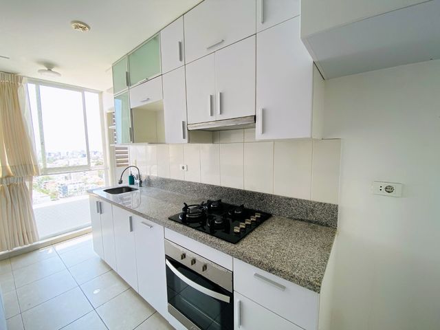 Venta Departamento bien implementado e iluminado 3dorm 2b + servicio + 1estac.- Surquillo