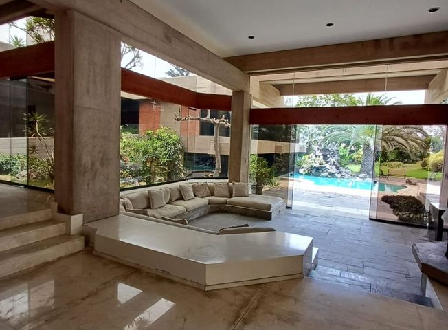Casa en Venta en Santiago de Surco - View 2