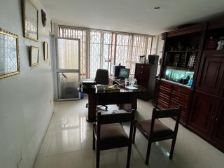 Vendo oficina en el centro de Santo Domingo, avenida 3 de Julio e Ibarra